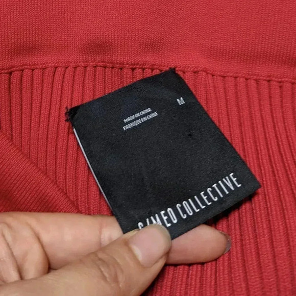 C/Meo Collective Red Off the Shoulder Long Sleeve Crop Top Medium Cmeo - Picture 7 of 7